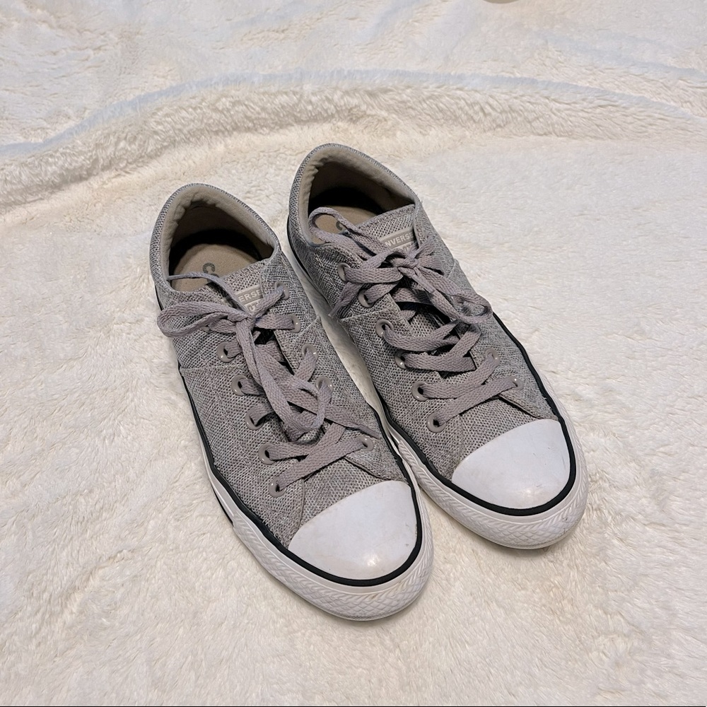 Women's Converse size 9